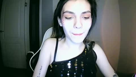 Snapshot of lilirose_x chatting on 12/25/24, 01:19 lilirose online show from 12/25/24, 01:19