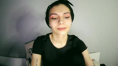 Snapshot of lilirose_x chatting on 01/07/25, 07:06 lilirose online show from 01/07/25, 07:06