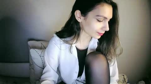 Snapshot of lilirose_x chatting on 01/23/25, 03:43 lilirose online show from 01/23/25, 03:43