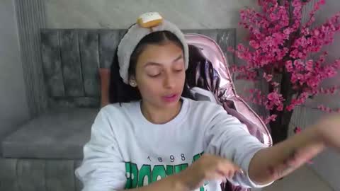 Snapshot of lilith_petit_sub chatting on 01/17/25, 12:52 Lilith online show from 01/17/25, 12:52
