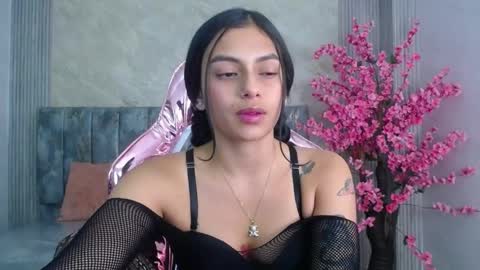 Snapshot of lilith_petit_sub chatting on 01/24/25, 04:17 Lilith online show from 01/24/25, 04:17