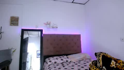 Snapshot of lilith_skinny1 chatting on 11/12/25, 10:37 Lilith online show from 11/12/25, 10:37