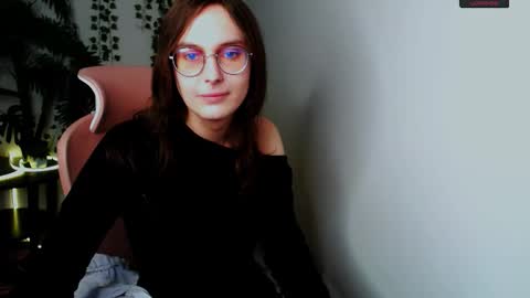 Snapshot of lilithiscute chatting on 10/18/25, 01:56 lilithiscute online show from 10/18/25, 01:56