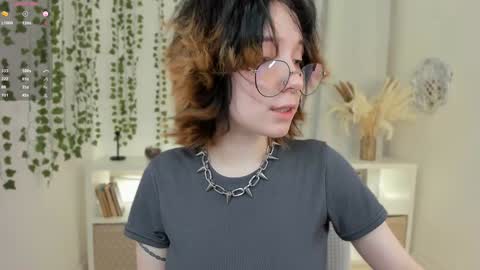 Snapshot of lilithlunna chatting on 01/15/25, 02:27 Lilith online show from 01/15/25, 02:27