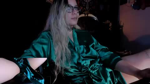 Snapshot of lilithmystic01 chatting on 01/11/25, 04:14 lilithmystic01 online show from 01/11/25, 04:14