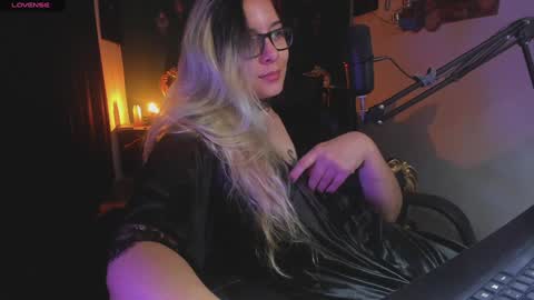 Snapshot of lilithmystic01 chatting on 02/05/25, 01:44 lilithmystic01 online show from 02/05/25, 01:44