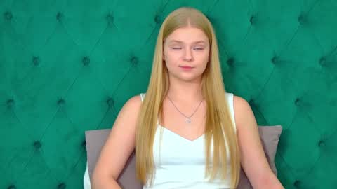 lilitrosen online show from 10/14/25, 05:36