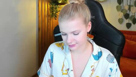 lilitrosen online show from 10/21/25, 06:08