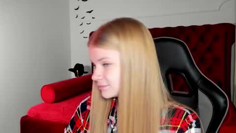 lilitrosen online show from 11/17/25, 06:14