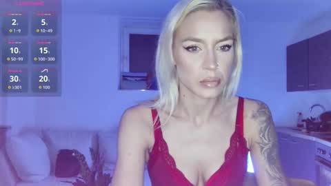 Snapshot of lillaluvv chatting on 09/09/25, 11:15 Lilla Luv online show from 09/09/25, 11:15