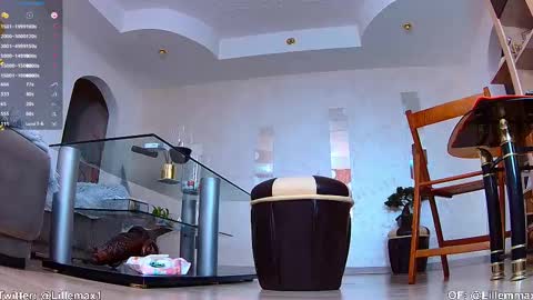 Snapshot of lillemax chatting on 02/27/25, 12:02 lillemax online show from 02/27/25, 12:02