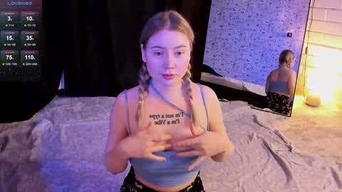 lillie_berry online show from 11/12/25, 04:35