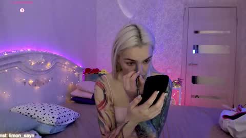 Snapshot of lillimooore chatting on 10/05/25, 11:35 LilliMoore online show from 10/05/25, 11:35