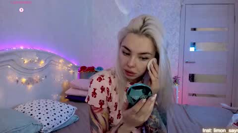 Snapshot of lillimooore chatting on 10/09/25, 11:47 LilliMoore online show from 10/09/25, 11:47