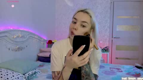 Snapshot of lillimooore chatting on 10/16/25, 11:28 LilliMoore online show from 10/16/25, 11:28