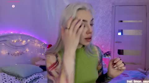 Snapshot of lillimooore chatting on 10/24/25, 11:56 LilliMoore online show from 10/24/25, 11:56