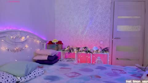 Snapshot of lillimooore chatting on 10/29/25, 12:35 LilliMoore online show from 10/29/25, 12:35