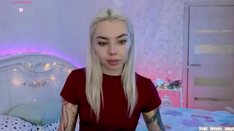 Snapshot of lillimooore chatting on 10/29/25, 11:39 LilliMoore online show from 10/29/25, 11:39