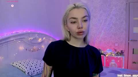 Snapshot of lillimooore chatting on 11/04/25, 11:48 LilliMoore online show from 11/04/25, 11:48