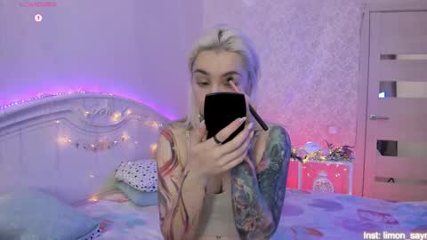 Snapshot of lillimooore chatting on 11/09/25, 11:25 LilliMoore online show from 11/09/25, 11:25