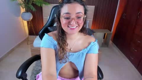 Snapshot of lilly_ass chatting on 02/08/25, 10:51 L I L L Y online show from 02/08/25, 10:51