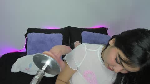 Snapshot of lilly_kinky chatting on 02/04/25, 03:44 Lilly online show from 02/04/25, 03:44