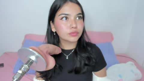 Snapshot of lilly_kinky chatting on 02/20/25, 03:23 Lilly online show from 02/20/25, 03:23