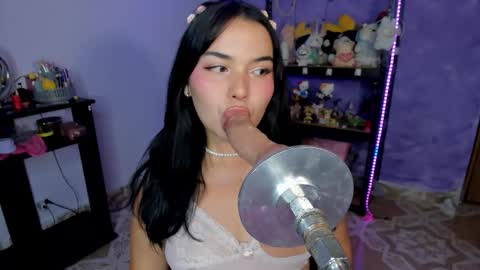 Snapshot of lilly_kinky chatting on 09/19/25, 02:57 Lilly online show from 09/19/25, 02:57