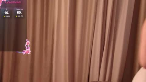 lilly_royse online show from 10/22/25, 06:35