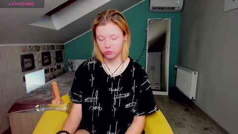Snapshot of lillydepp chatting on 12/19/24, 01:07 Lilly Depp online show from 12/19/24, 01:07
