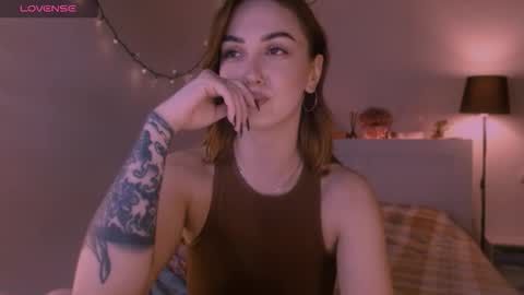 LillyFarey online show from 10/10/25, 05:45