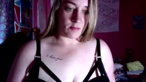 Whos that gurl online show from 12/04/24, 07:56