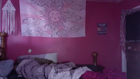 Whos that gurl online show from 12/11/24, 05:59