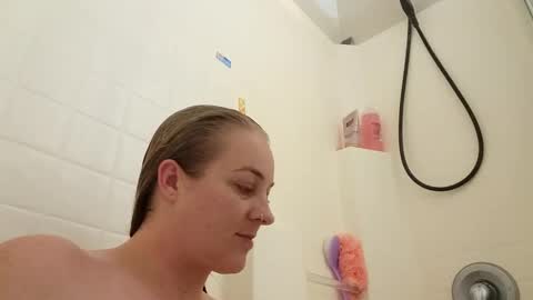 Whos that gurl online show from 12/15/24, 10:58