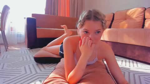 Snapshot of liloneforyou chatting on 02/07/25, 10:40 Semmy online show from 02/07/25, 10:40