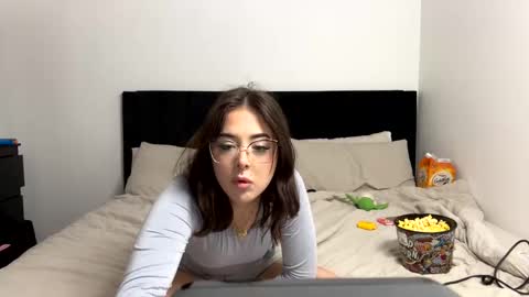 Snapshot of liloshroxy chatting on 02/24/25, 02:19 Roxy online show from 02/24/25, 02:19