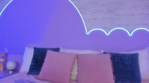 Lilou online show from 11/11/25, 12:16