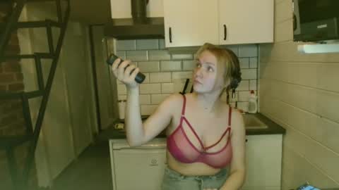 Lily dollyx online show from 09/30/25, 06:35