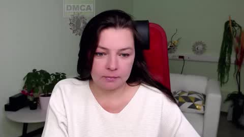 Lily online show from 10/16/25, 06:03