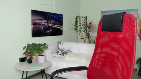 Lily online show from 11/14/25, 04:55