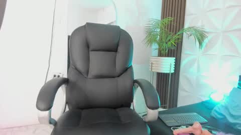 Snapshot of lily_johnson1 chatting on 09/26/25, 01:15 Lili online show from 09/26/25, 01:15
