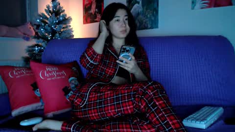 Snapshot of lily_litle chatting on 12/15/24, 07:10 Lily Litle online show from 12/15/24, 07:10