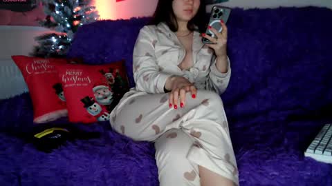 Snapshot of lily_litle chatting on 01/05/25, 09:25 Lily Litle online show from 01/05/25, 09:25