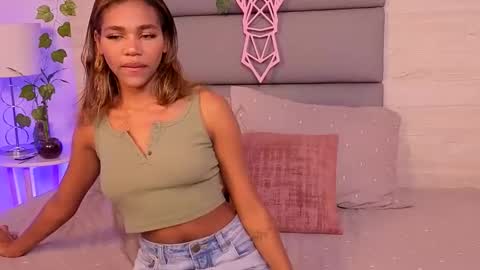 Lily Miiller online show from 11/06/25, 11:26