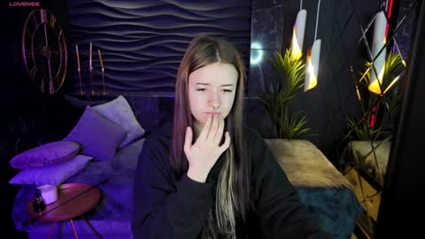 Lily online show from 01/19/25, 06:53