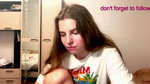 Snapshot of lily_smily chatting on 12/14/24, 01:49 Lily online show from 12/14/24, 01:49