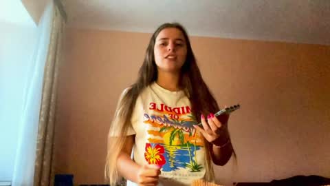 Snapshot of lily_smily chatting on 02/08/25, 01:01 Lily online show from 02/08/25, 01:01