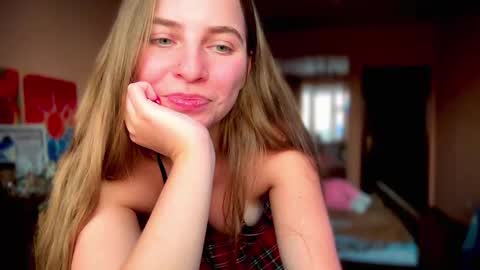 Snapshot of lily_smily chatting on 02/26/25, 01:52 Lily online show from 02/26/25, 01:52