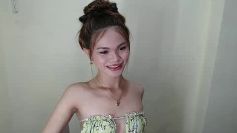Snapshot of lily_summer23 chatting on 12/28/24, 06:49 Youre pleasure Lily online show from 12/28/24, 06:49