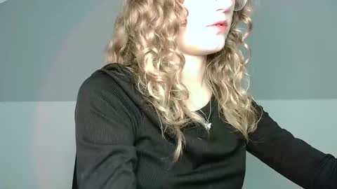 Snapshot of lily_tayberry chatting on 09/09/25, 03:11 small lily online show from 09/09/25, 03:11